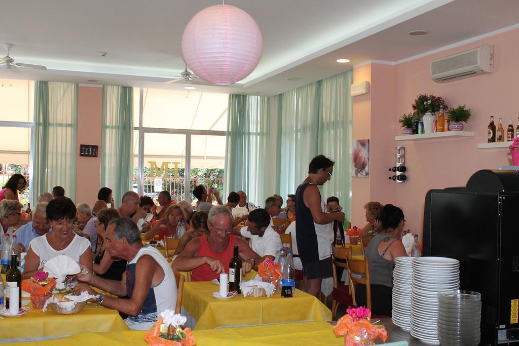 Hotel Madrid Cattolica Extérieur photo