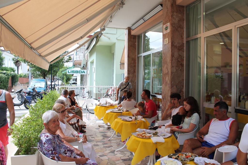 Hotel Madrid Cattolica Extérieur photo